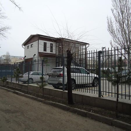 Tumar Hotel Bishkek Bagian luar foto