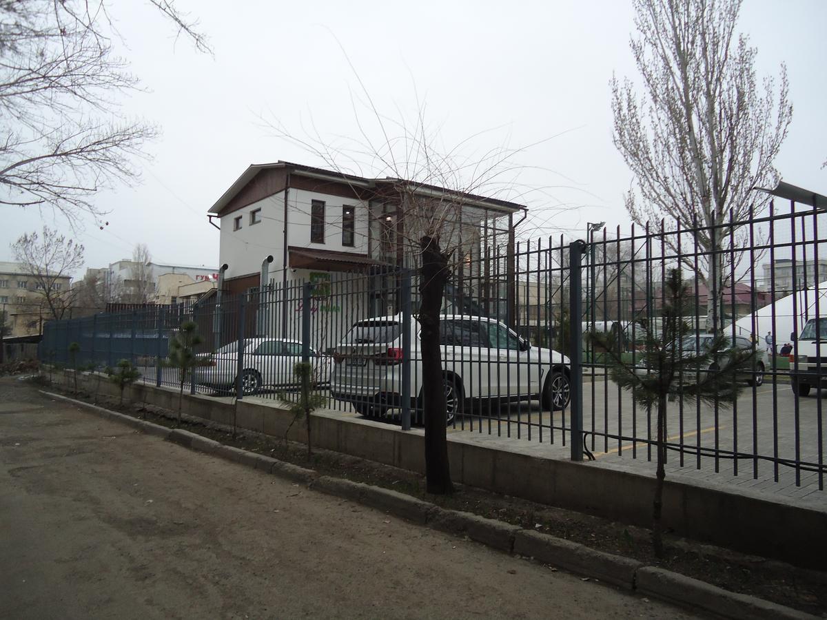 Tumar Hotel Bishkek Bagian luar foto