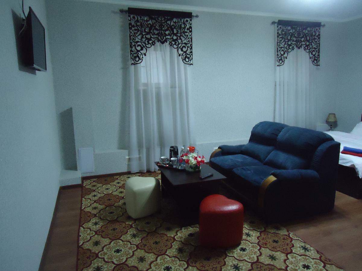 Tumar Hotel Bishkek Bagian luar foto